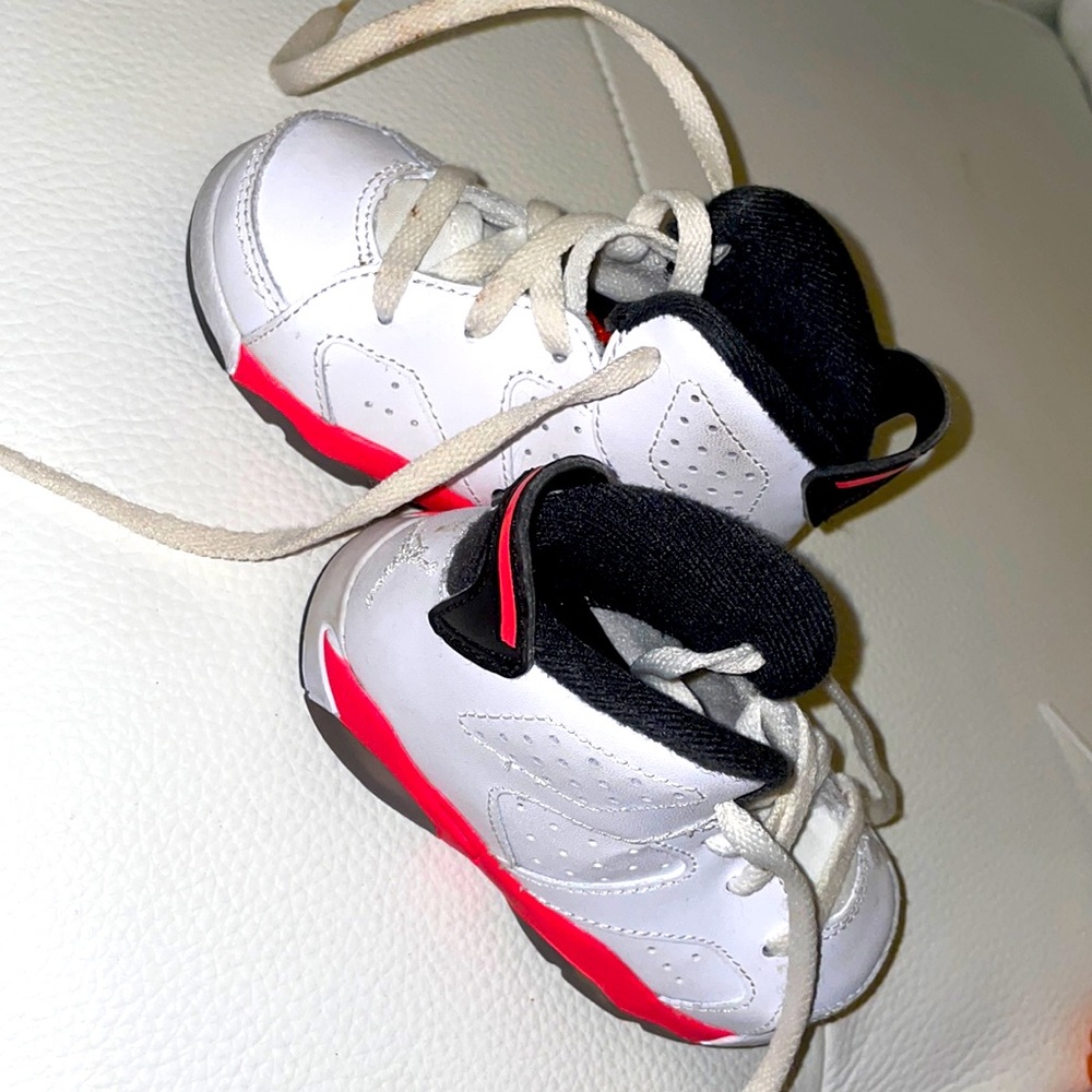 Like NEW 5C JORDANS